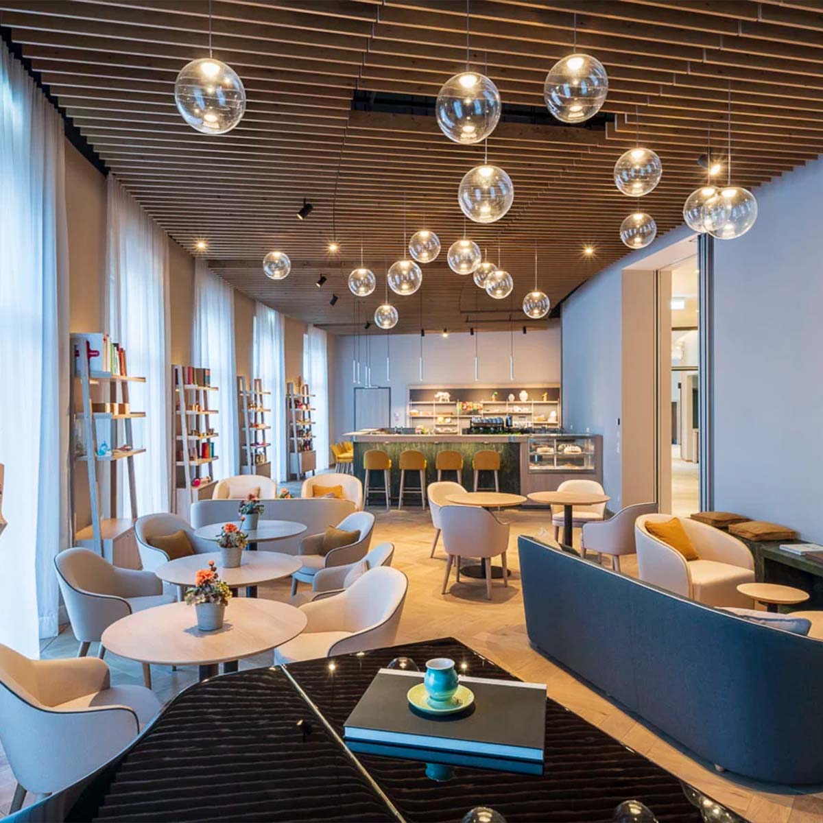 Mawa Design glaskugelleuchte led ku2 Pendelleuchte, Ø: 20 cm Grau metallic Klarglas Extra-Warmweiß 2700K Mawa Design glaskugelleuchte led ku2 Pendelleuchte, Ø: 20 cm Weiß matt Opalglas Warmweiß 3000K