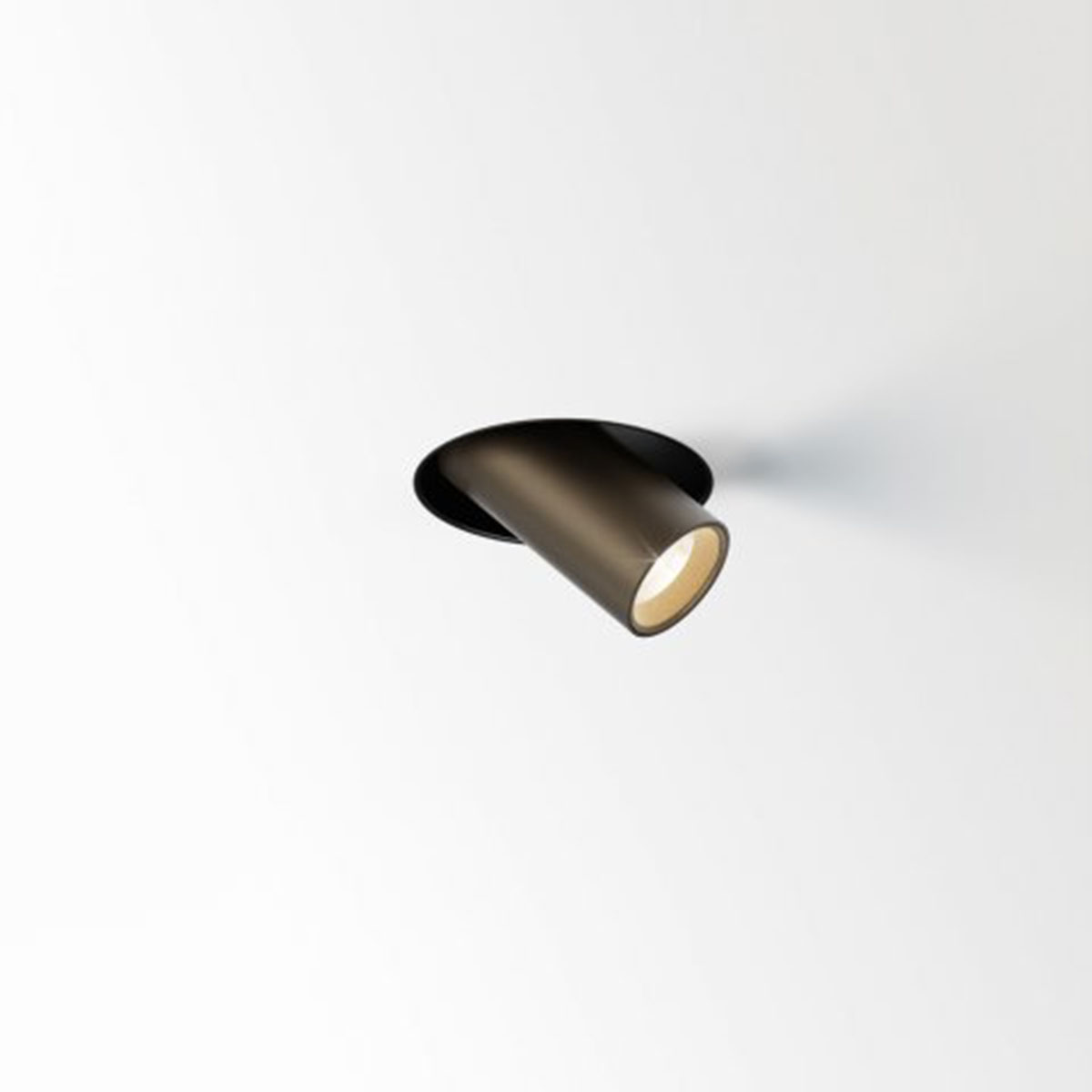 SPY 39 TRIMLESS 92720 Einbaustrahler, Ø: 8,2 cm, Bronze, Extra-Warmweiß 2700K, 20° SPY 39 TRIMLESS 93040 Einbaustrahler, Ø: 8,2 cm, Bronze, Warmweiß 3000K, 40°