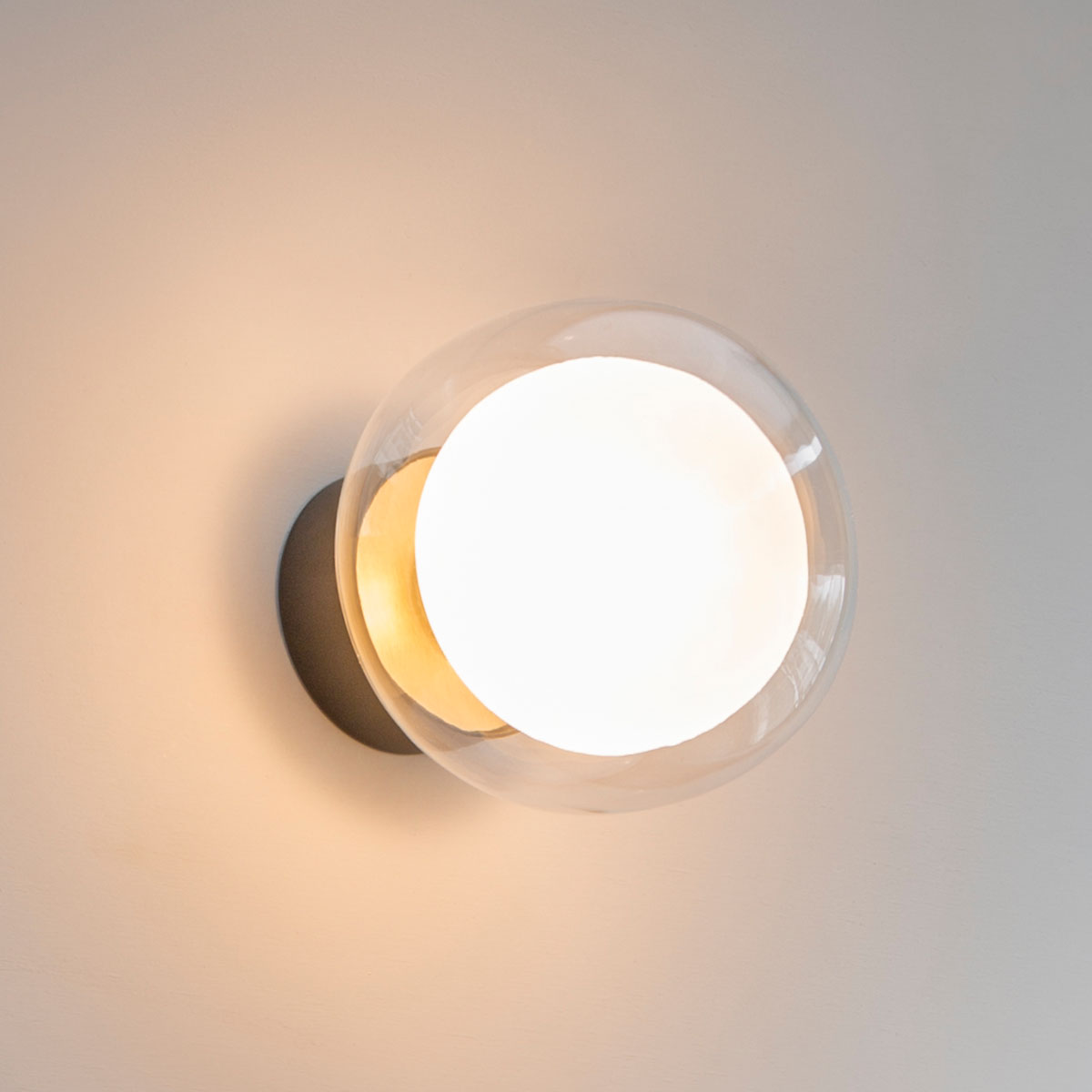 Nabila 552.41 Wand - Deckenleuchte Ø: 12 cm, Schwarz Matt / Messing & Klarglas Nabila 552.41 Wand - Deckenleuchte Ø: 12 cm, Schwarz Matt / Schwarz Chrom & Rauchglas