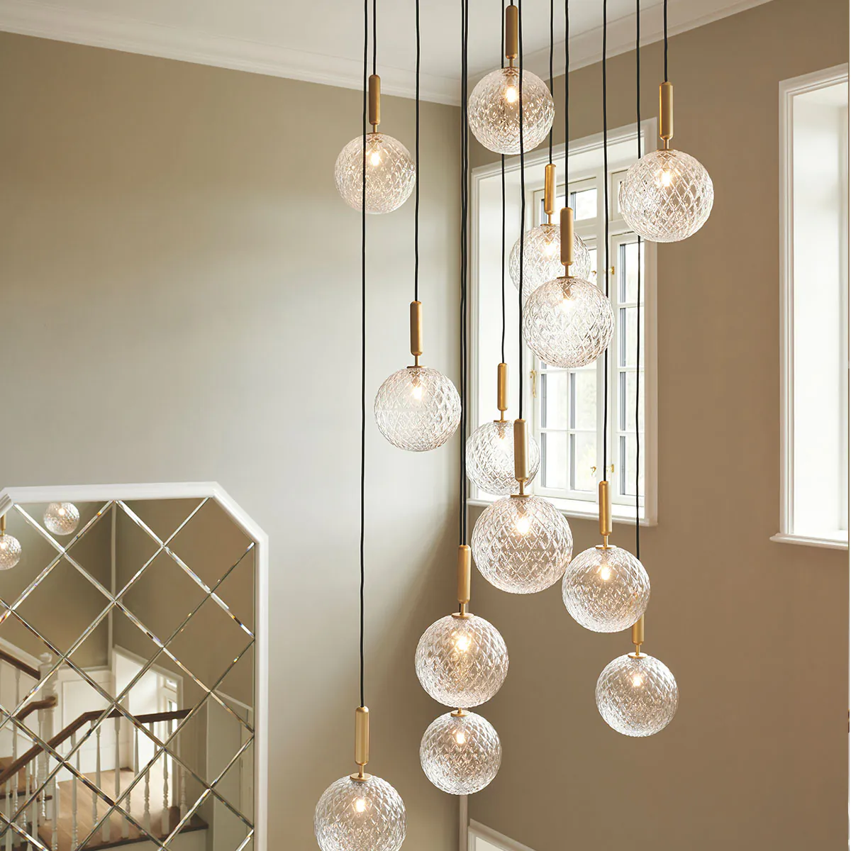 Miira 13 Pendelleuchte, Ø: 92 cm, Steingrau, Glas transparent Miira 13 Pendelleuchte, Ø: 92 cm, Messing, Opalglas