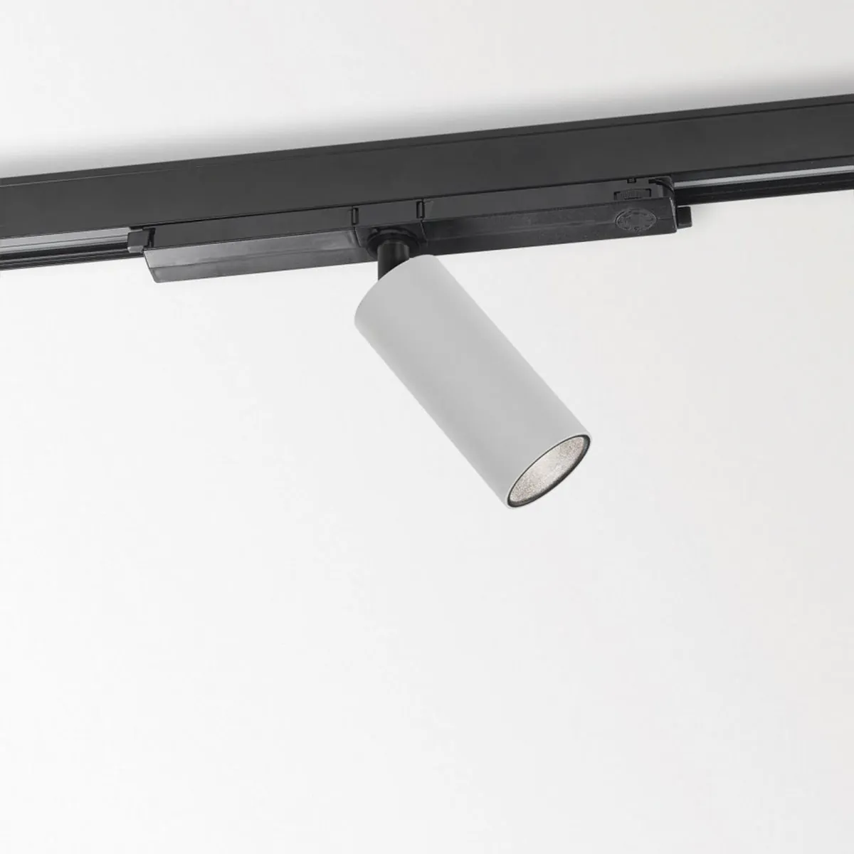 SPY 52 92720 ADM DIM5 Schienenstrahler, DALI dimmbar, Ø: 5,2 cm, Weiß, Extra-Warmweiß 2700K, 20° SPY 52 93045 ADM DIM5 Schienenstrahler, DALI dimmbar, Ø: 5,2 cm, Weiß, Warmweiß 3000K, 45°