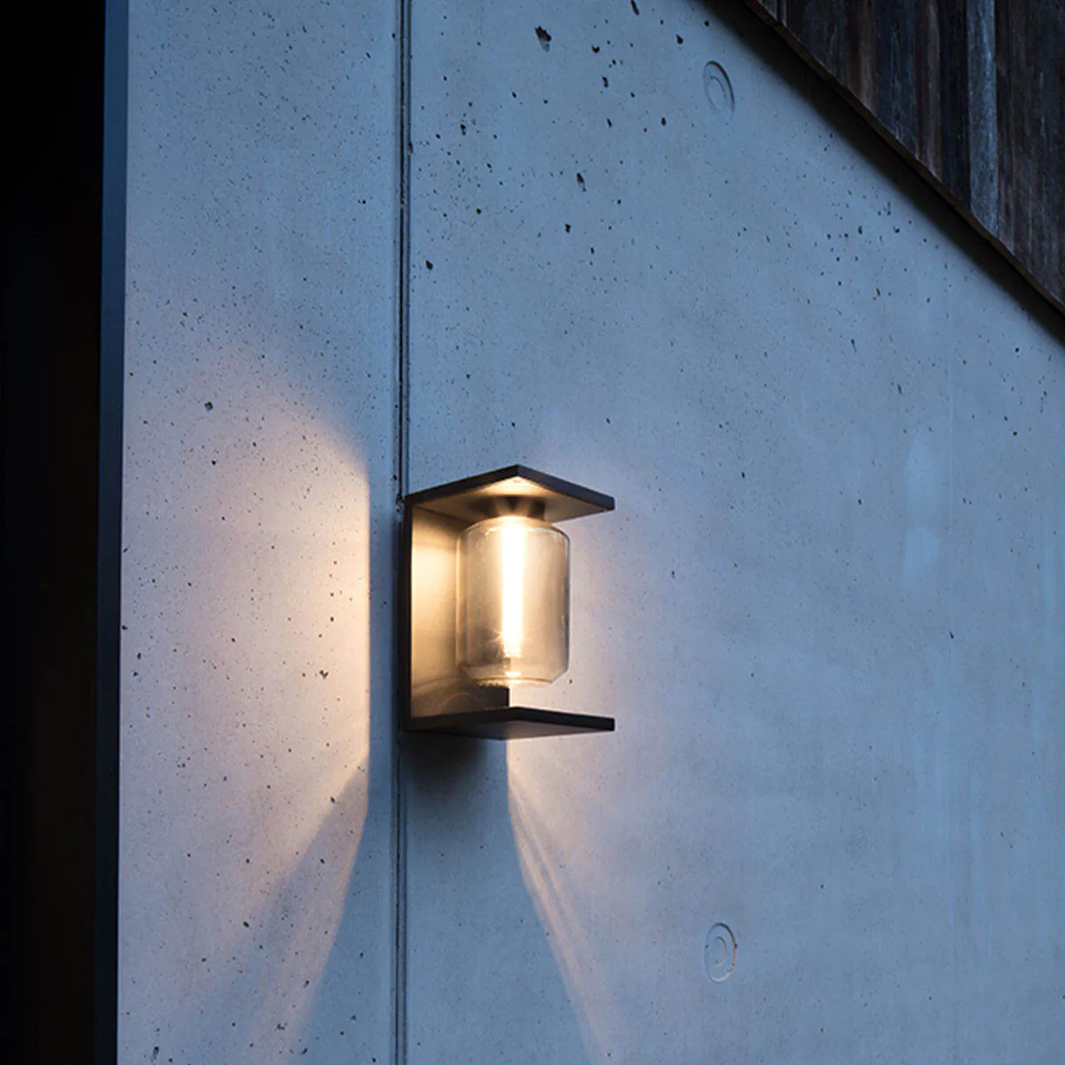 Ovale Wandleuchte für außen an der Wand befestigt