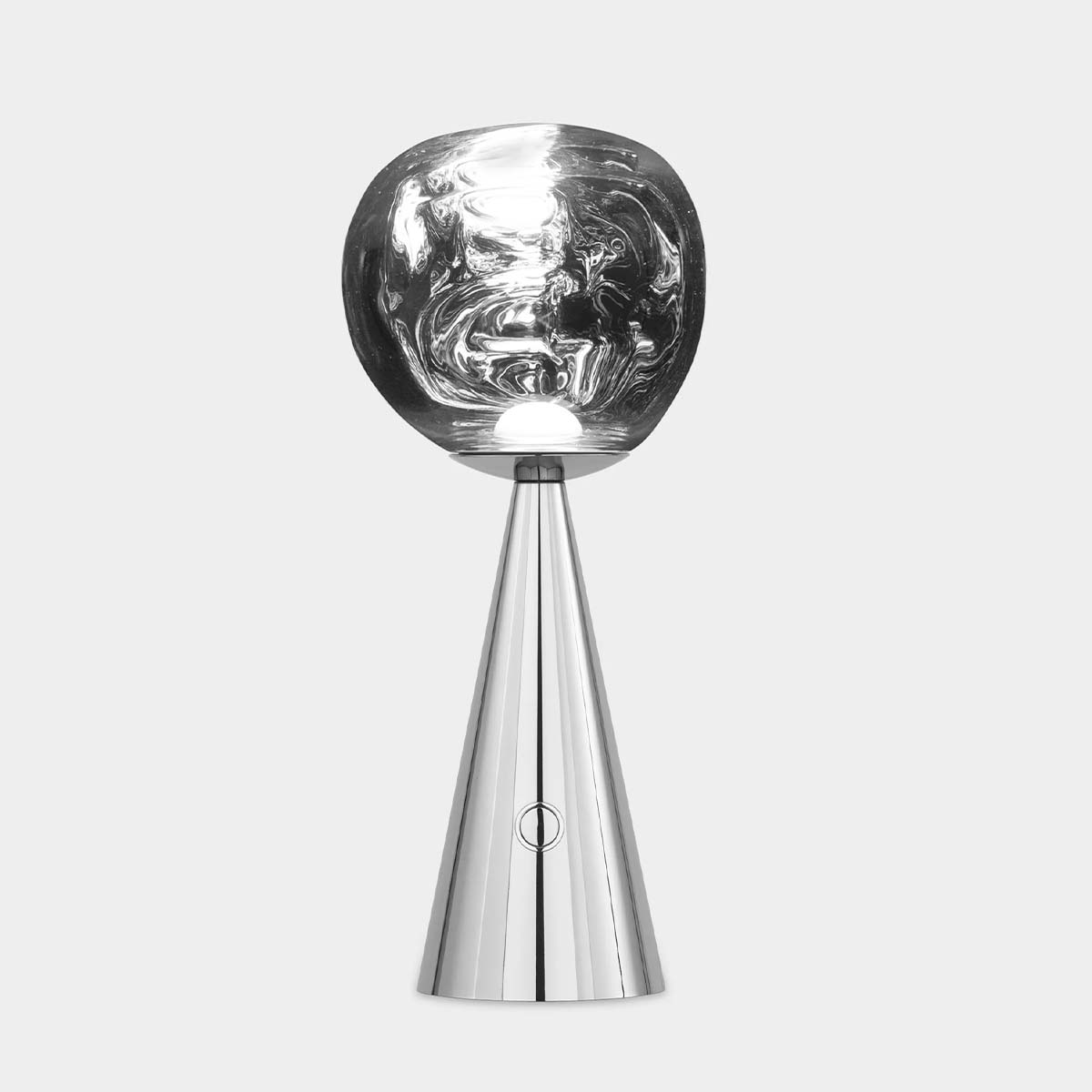 Tom Dixon Melt Portable Akku LED Tischleuchte, Ø: 13 cm, H: 28,5 cm, Silber Tom Dixon Melt Portable Akku LED Tischleuchte, Ø: 13 cm, H: 28,5 cm, Silber
