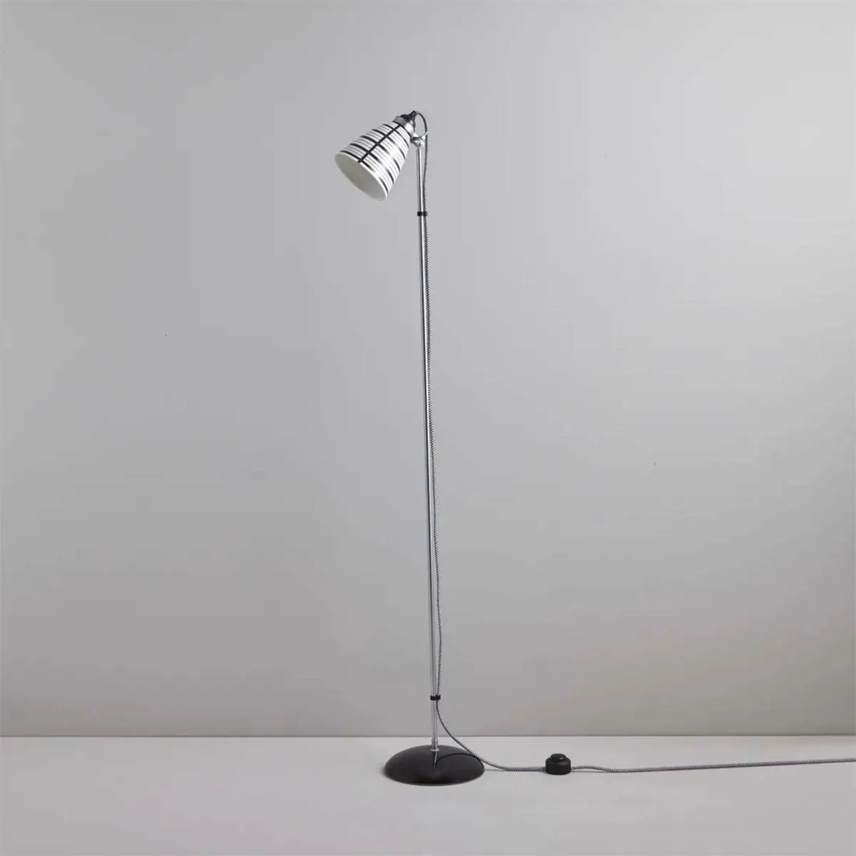 Circle Line Stehleuchte, H: 127-137 cm