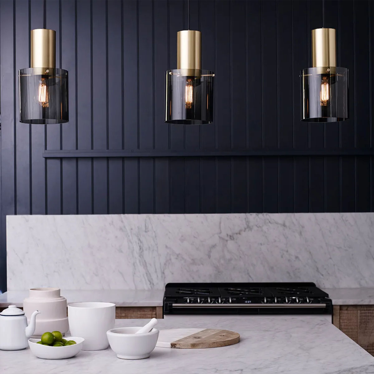 Walter Size 1 Pendelleuchte, Opal Glas & Kupfer, Ø: 15 cm Walter Size 2 Pendelleuchte, Anthrazit Glas & Messing, Ø: 20 cm