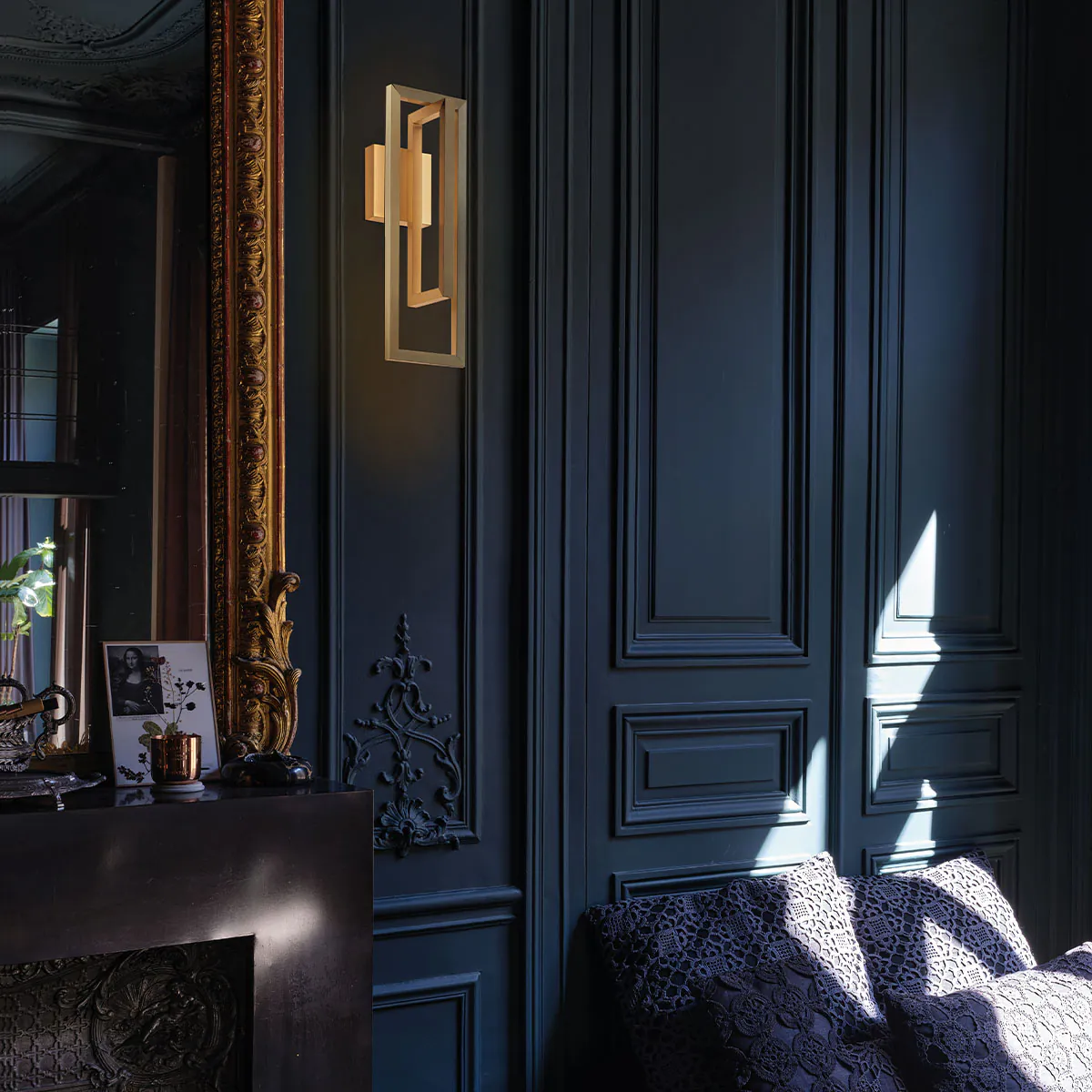 Borely Wandleuchte, B: 16 cm, H: 48 cm Schwarz – elegante Designerlampe von DCW Editions für den Flur