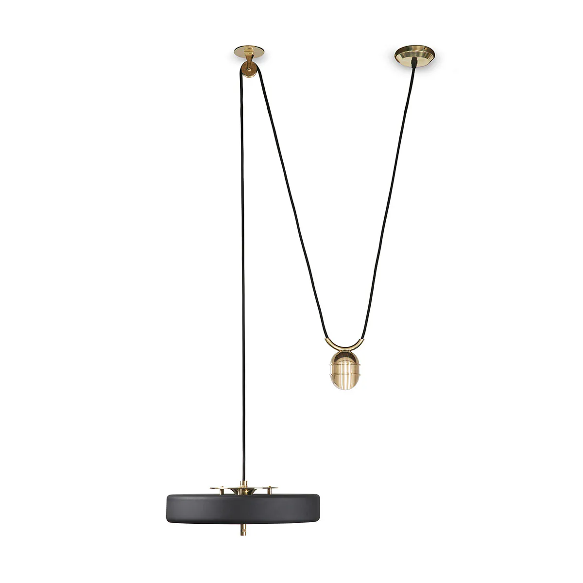 goldfarbene Oberfläche und Aluminium und Polycarbonat Leuchte von Bert Frank – Revolve Rise & Fall Hängeleuchte, Ø: 35 cm, Schwarz, Messing gebürstet, geometrische Formen, gleichmäßige Beleuchtung gebürstetes Messing und metallische Oberfläche und Polycarbonat Leuchte von Bert Frank – Revolve Rise & Fall Pendelleuchte, Ø: 35 cm, Schwarz, Messing poliert, moderne Eleganz, blendfreies Licht