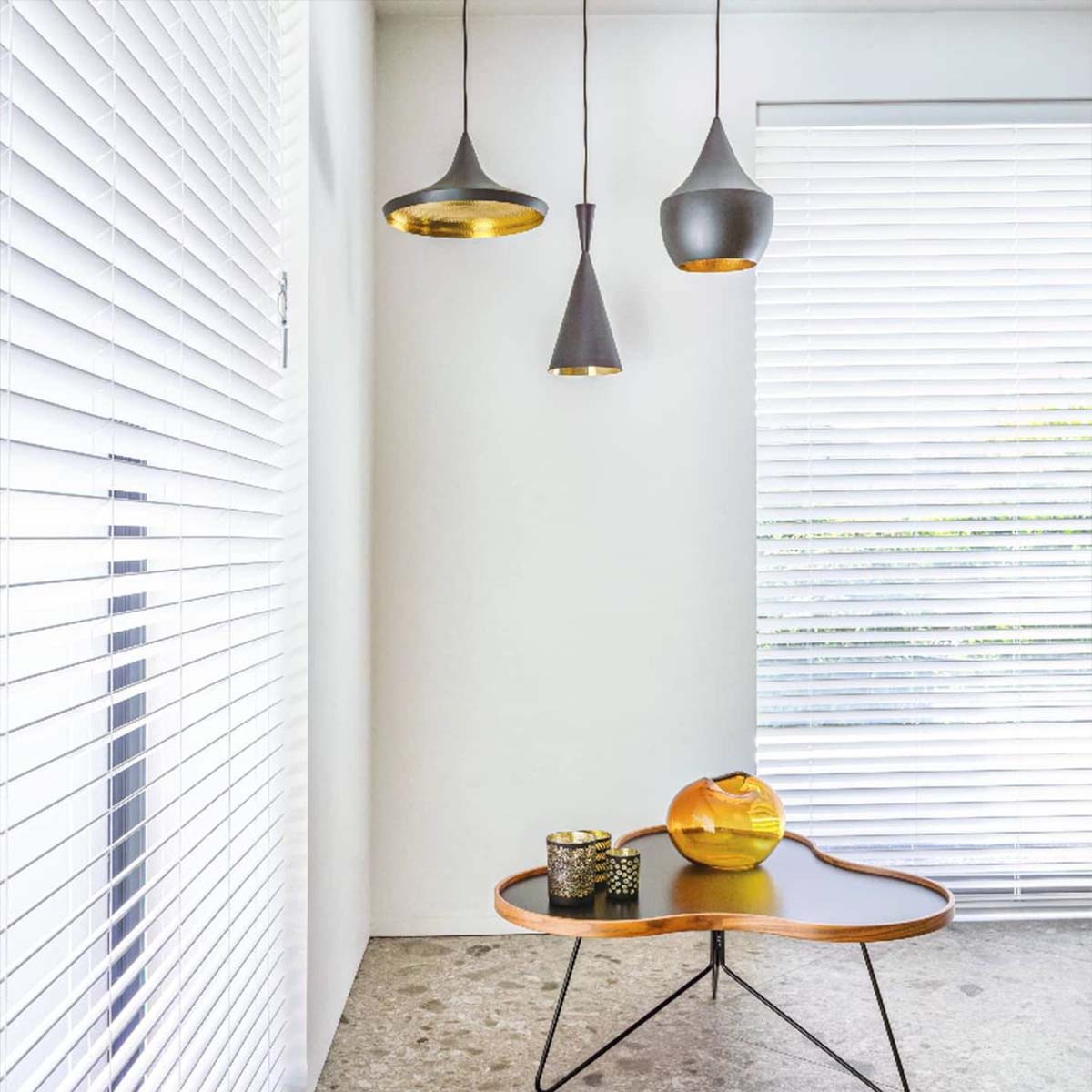 Tom Dixon Beat Fat LED Pendelleuchte, Messing, Ø: 24 cm, H: 30 cm Tom Dixon Beat Flat LED Pendelleuchte, Schwarz, Ø: 60 cm, H: 20 cm