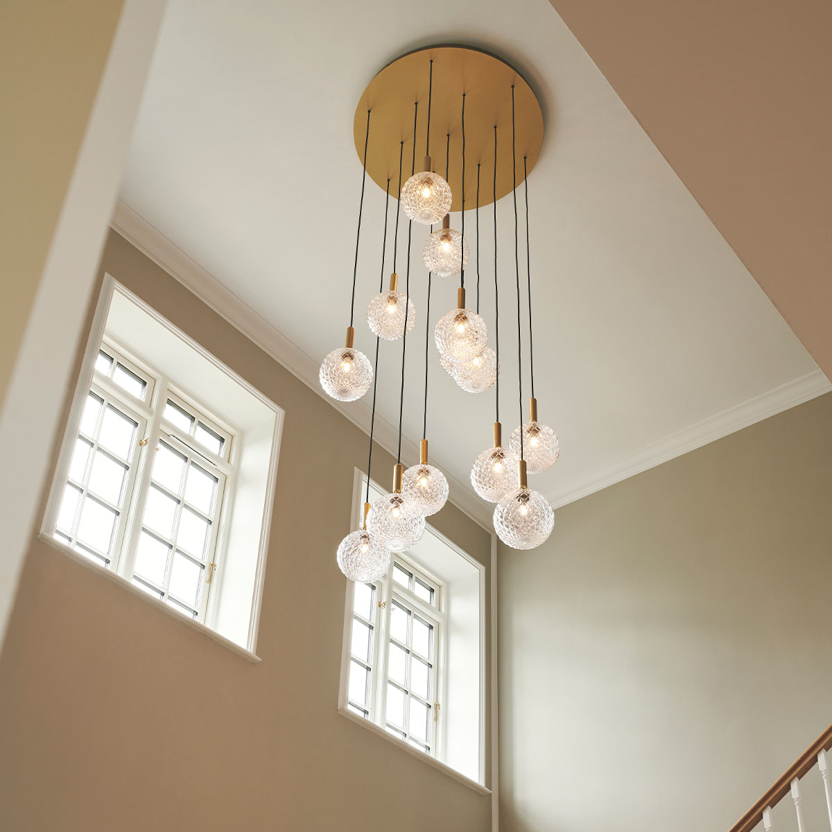 Miira 13 Large Pendelleuchte, Ø: 98 cm, Steingrau, Glas transparent Miira 13 Large Pendelleuchte, Ø: 98 cm, Messing, Opalglas