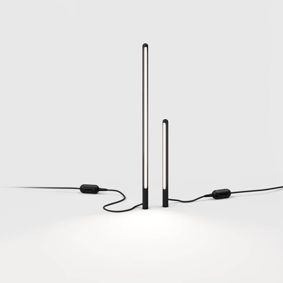 Längliche stabförmige außen Erdspießleuchte schwarz mit Stecker