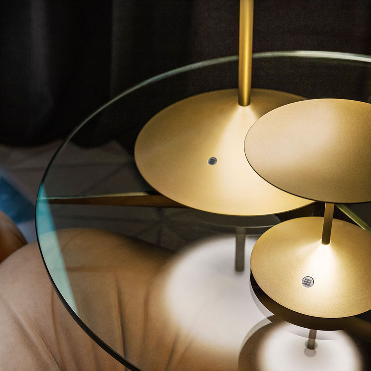 Penta Light Narciso 1710-01 Mobile Akku Tischleuchte Small, Ø: 15,7 cm Tischleuchte – handgefertigtes Glas in Gold, handgefertigt in Italien, atmosphärisches Leuchten, sorgt für stilvolle Akzente im Wohnzimmer, ideal für Nachttisch, Beistelltisch oder Sch