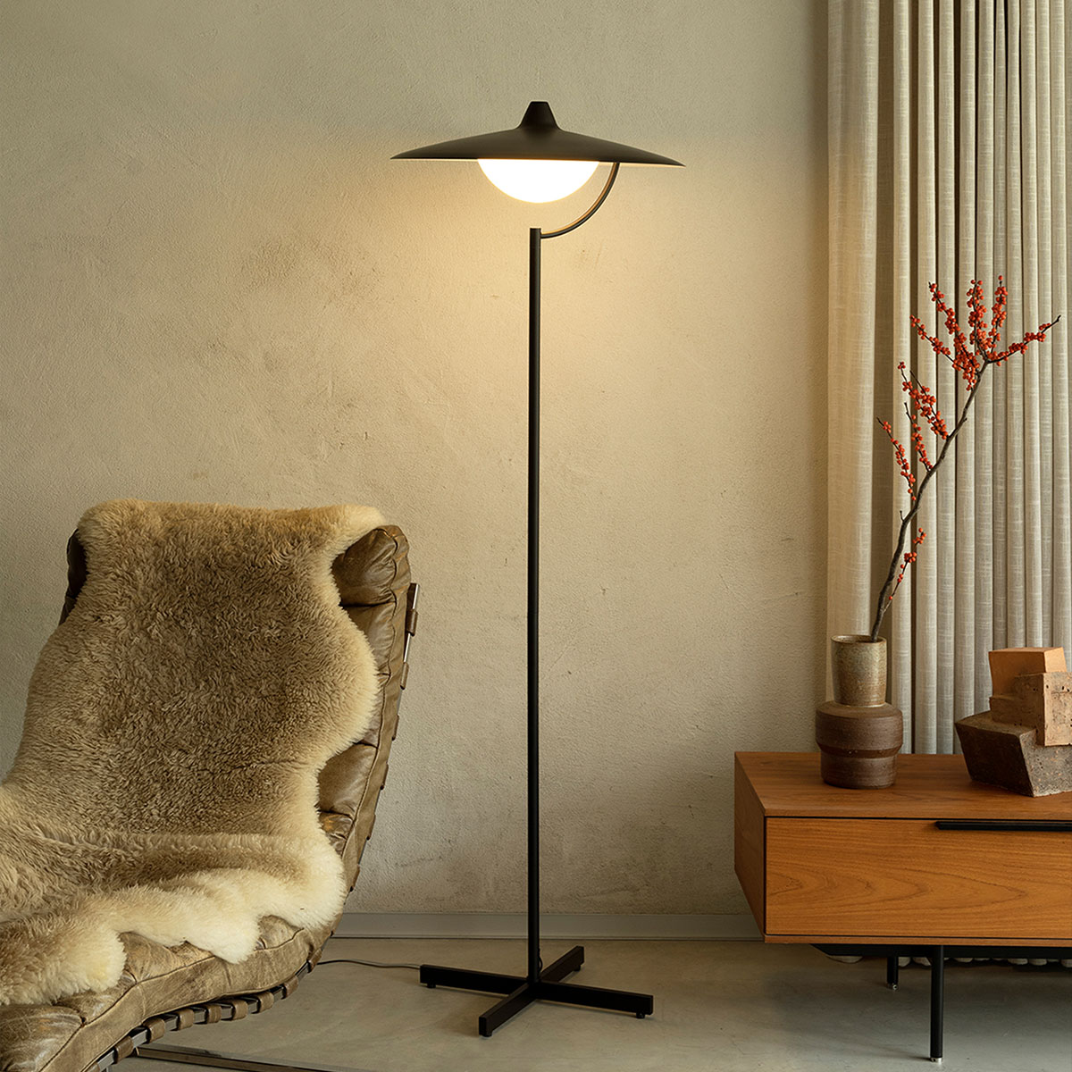 Biny Floor Stehleuchte, H: 159,8 cm in Schwarz – exklusives Design des Herstellers DCW Editions geeignet für das Homeoffice