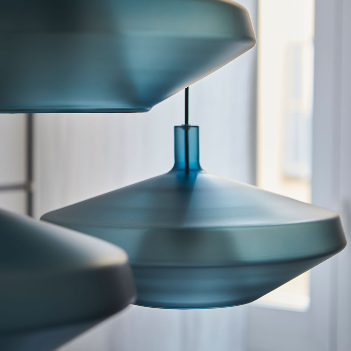 Penta Light MoM 1602-21 Low Pendelleuchte Ø: 38 cm Hängeleuchte – handgefertigtes Glas in Weiß, puristisches Design, weiche Lichtstimmung, geeignet fürs Schlafzimmer, ideal über Esstisch, Küche oder Wohnzimmer Penta Light MoM 1602-21 Low Pendelleuchte Ø: 38 cm Glaspendel – Glasleuchte in Senfgelb,, diffuse Beleuchtung, macht sich hervorragend im Flur, ideal über Esstisch, Küche oder Wohnzimmer