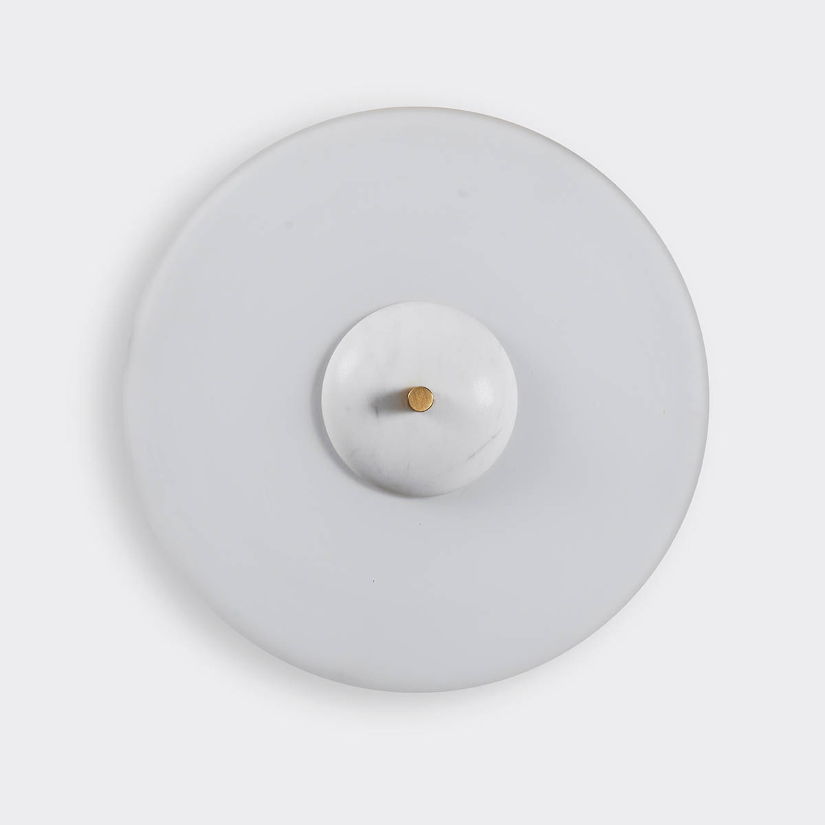 gebürstetes Messing und Glas und Marmor Leuchte von Bert Frank – Trave Wandlampe, Ø: 30 cm, Weiß, geometrische Formen, atmosphärisches Licht gebürstetes Messing und Glas und Marmor Leuchte von Bert Frank – Trave Wandlampe, Ø: 30 cm, Weiß, geometrische Formen, atmosphärisches Licht