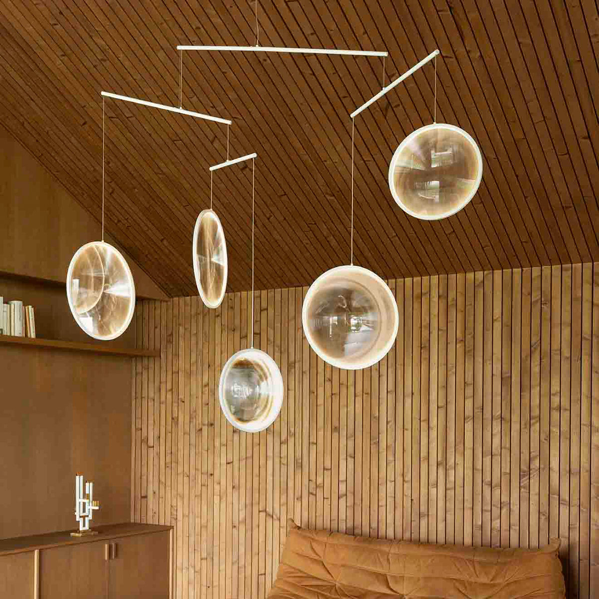 Focus x4 Pendelleuchte, H: 72,3 cm Weiß 4-flammig – exklusive Designerlampe von DCW Editions geeignet für die Küche