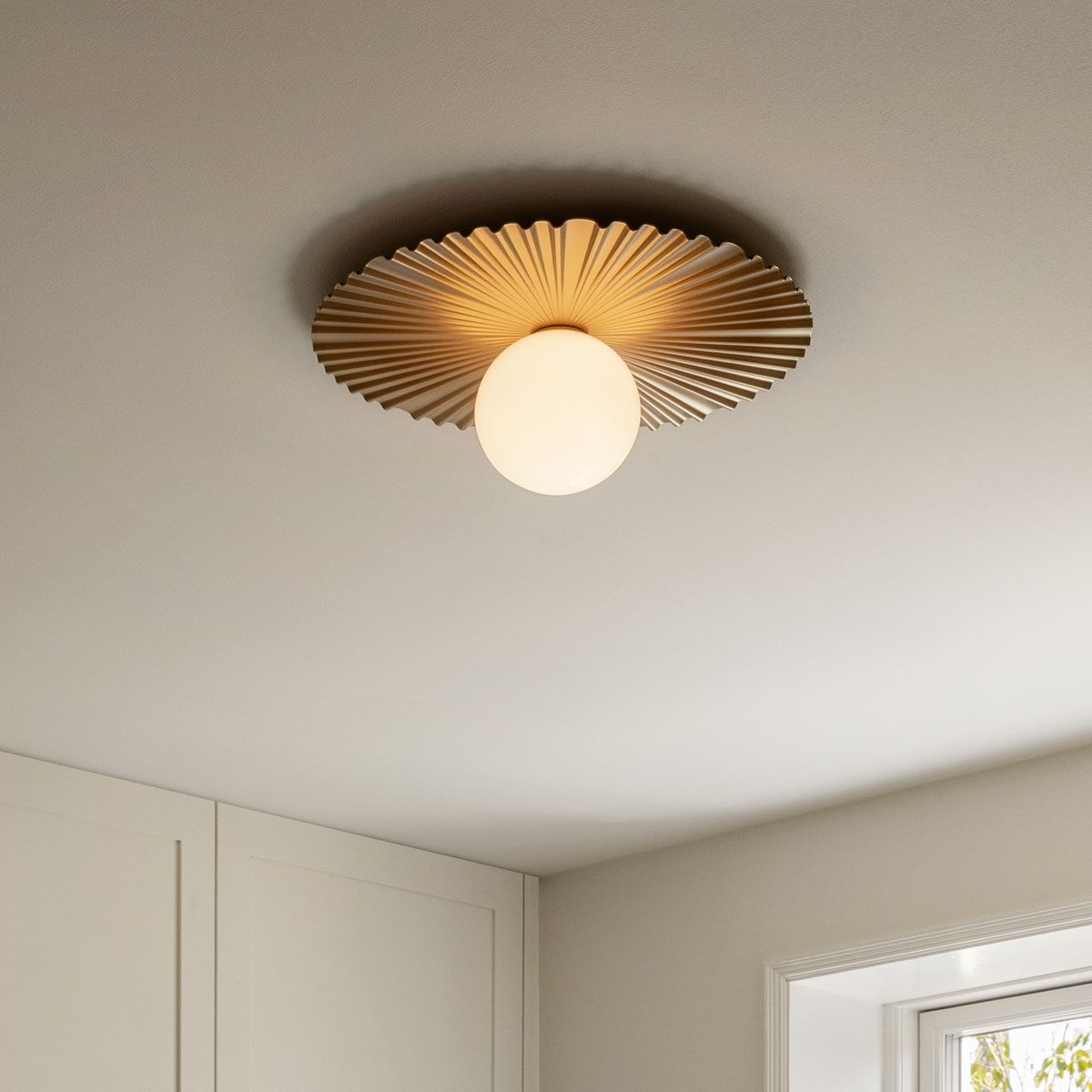 Liila Muuse Medium Wand- und Deckenleuchte, Ø: 42 cm, Gold