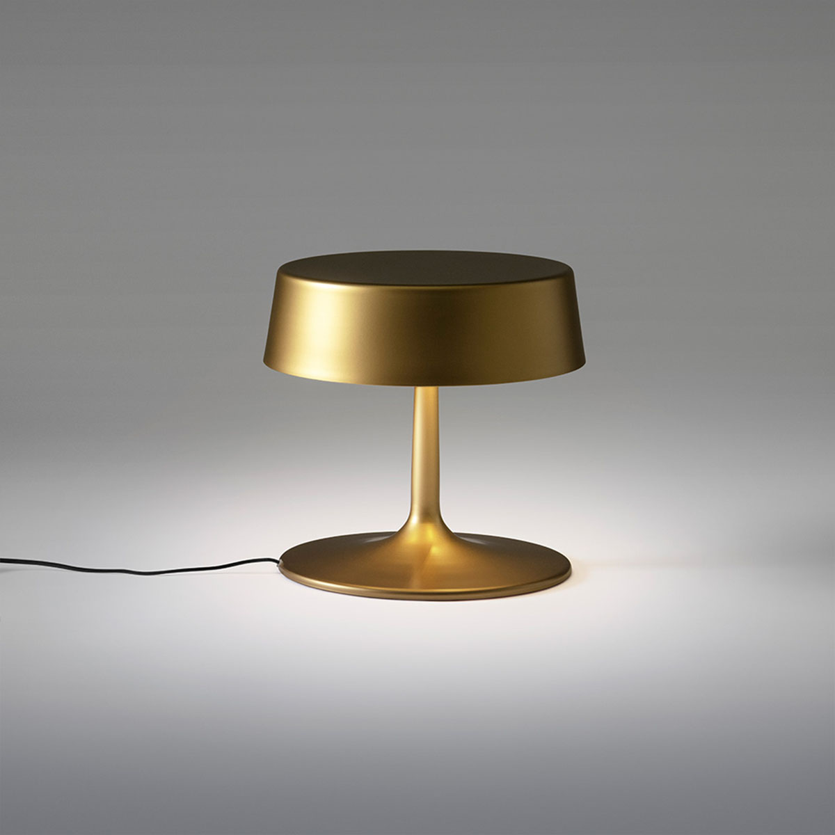 Penta Light China 0308-01 Small Tischleuchte, Ø: 23 cm, H: 22,5 cm LED Tischleuchte – Metall in Gold, ästhetische Formsprache, warmes Licht, setzt Akzente in der Küche, ideal für Nachttisch, Beistelltisch oder Schreibtisch