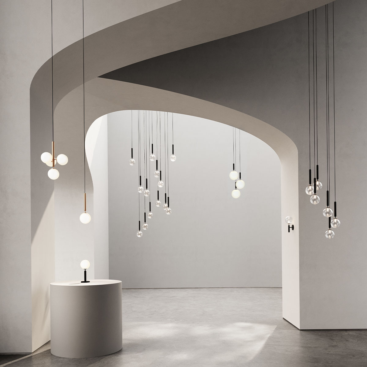Miira 13 Pendelleuchte, Ø: 92 cm, Steingrau, Glas transparent Miira 13 Pendelleuchte, Ø: 92 cm, Messing, Opalglas