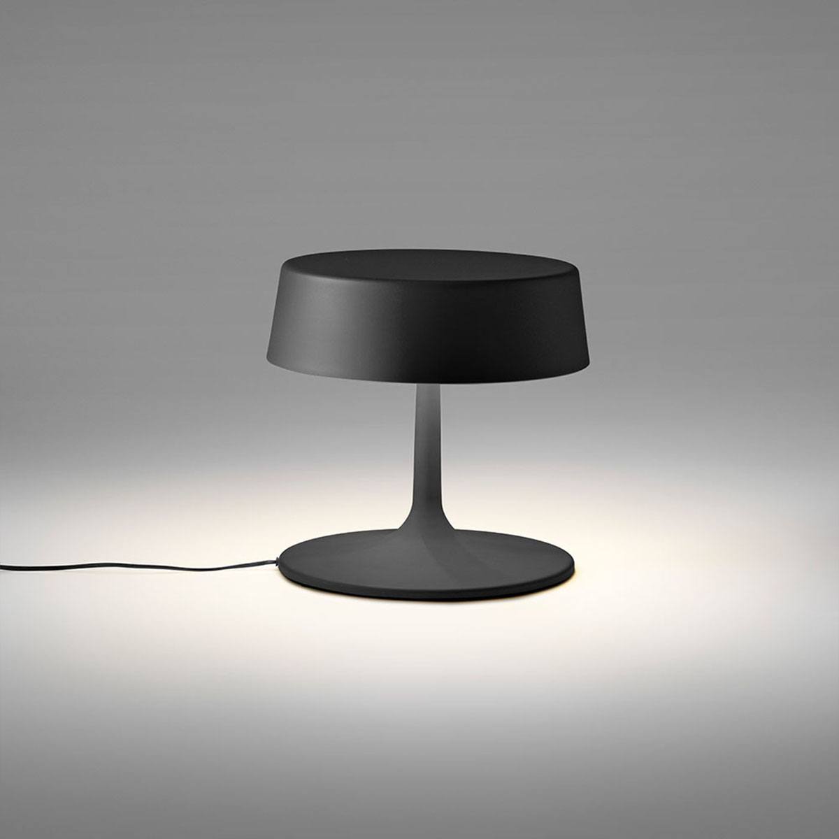 Penta Light China 0308-01 Small Tischleuchte, Ø: 23 cm, H: 22,5 cm Tischleuchte – Metall in Schwarz, moderne Formsprache, atmosphärisches Leuchten, unterstreicht das Ambiente im Arbeitszimmer, ideal für Nachttisch, Beistelltisch oder Schreibtisch