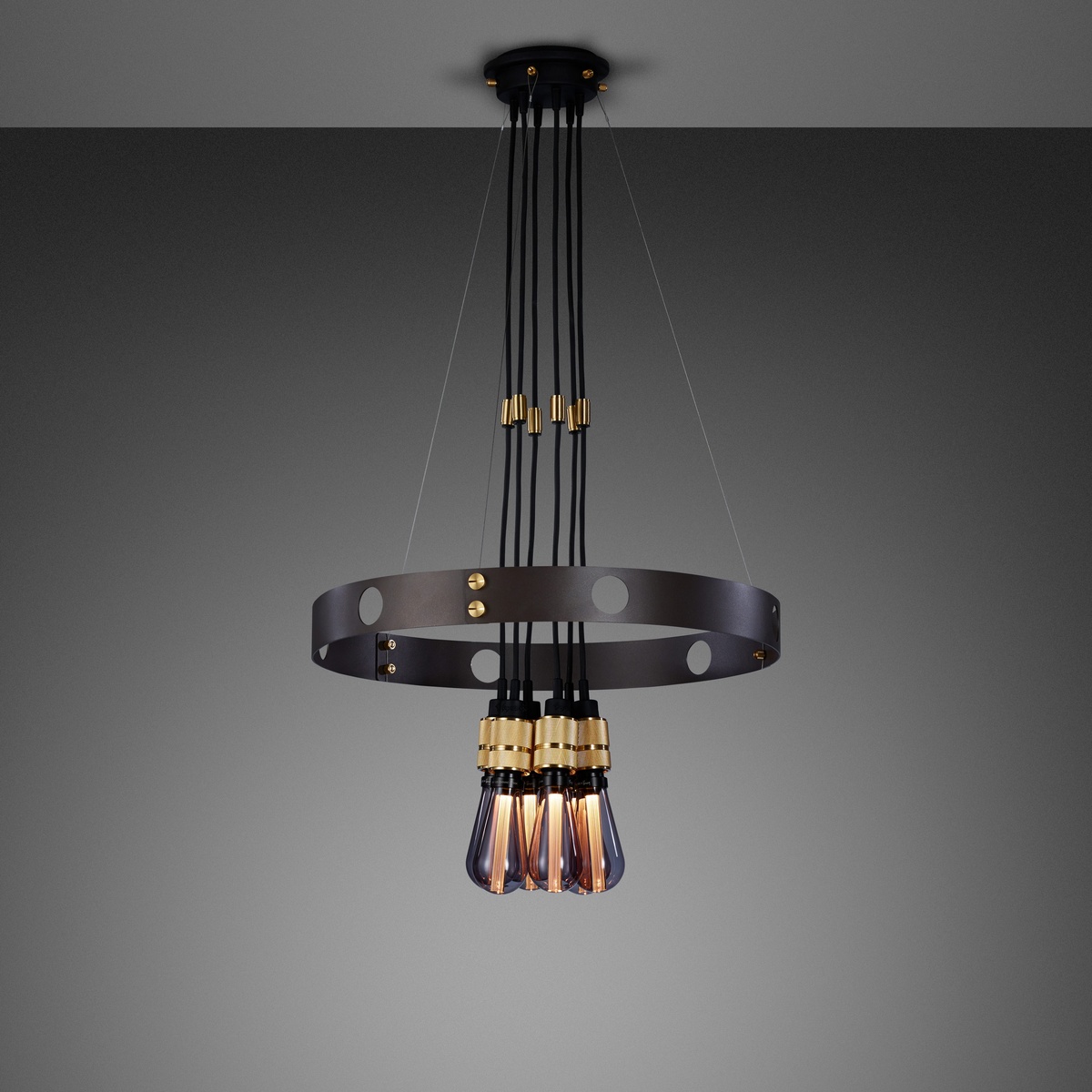 buster-punch-hero-light-graphite-brass-smoked Buster + Punch Hero Light Ring-Pendelleuchte 6-flammig Ø 80 cm, Graphit, Messing