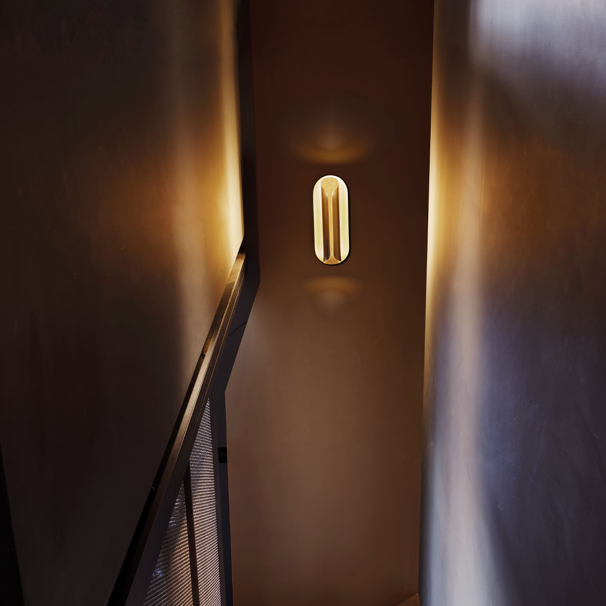 Rosalie Wandleuchte, B: 15 cm, H: 40 cm in Gold – elegantes Design aus dem Hause DCW Editions geeignet für den Eingangsbereich