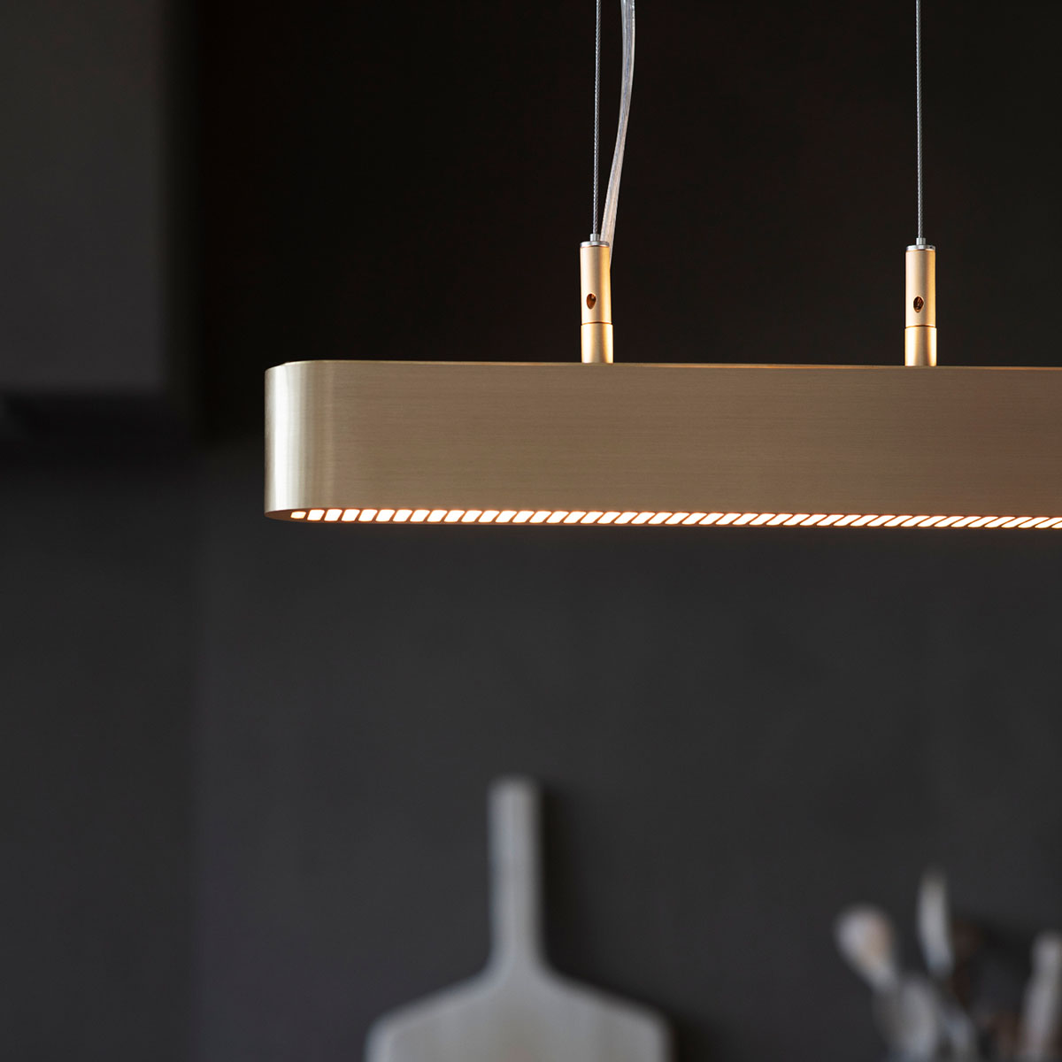 Luxusleuchten aus Großbritannien: Bert Frank Colt Hängeleuchte, L: 40 cm, gebürstetes Messing und Stahl, exklusives britisches Design, gerichtete Beleuchtung