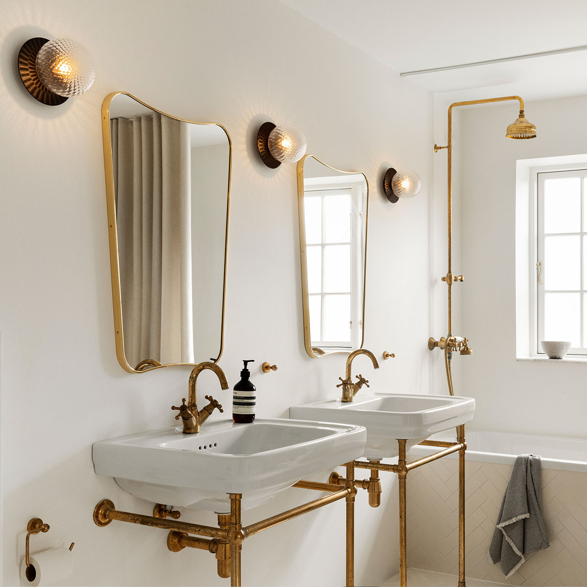 Liila 1 Medium Wand- und Deckenleuchte, Ø: 16,5 cm, Gold, Glas transparent