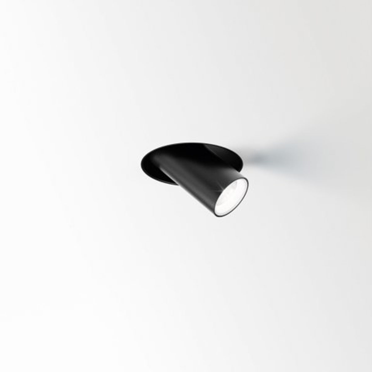 DeltaLight SPY 39 TRIMLESS 92720 Einbaustrahler, Ø: 8,2 cm, Schwarz, Extra-Warmweiß 2700K, 20° Schwarz 2700K Modern & neutral – exklusive für Flur, Abstrahlwinkel 20° DeltaLight SPY 39 TRIMLESS 93040 Einbaustrahler, Ø: 8,2 cm, Schwarz, Warmweiß 3000K, 40° Schwarz 3000K Modern & neutral – hochwertige für Küche, Abstrahlwinkel 40°