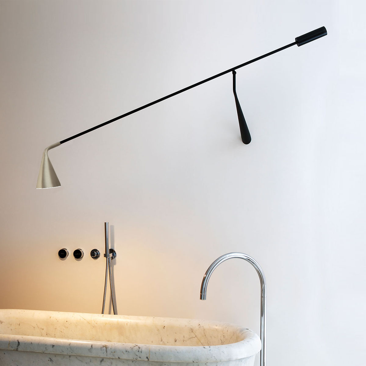 Gordon 561.49 Wandleuchte, Schwarz Matt & Messing