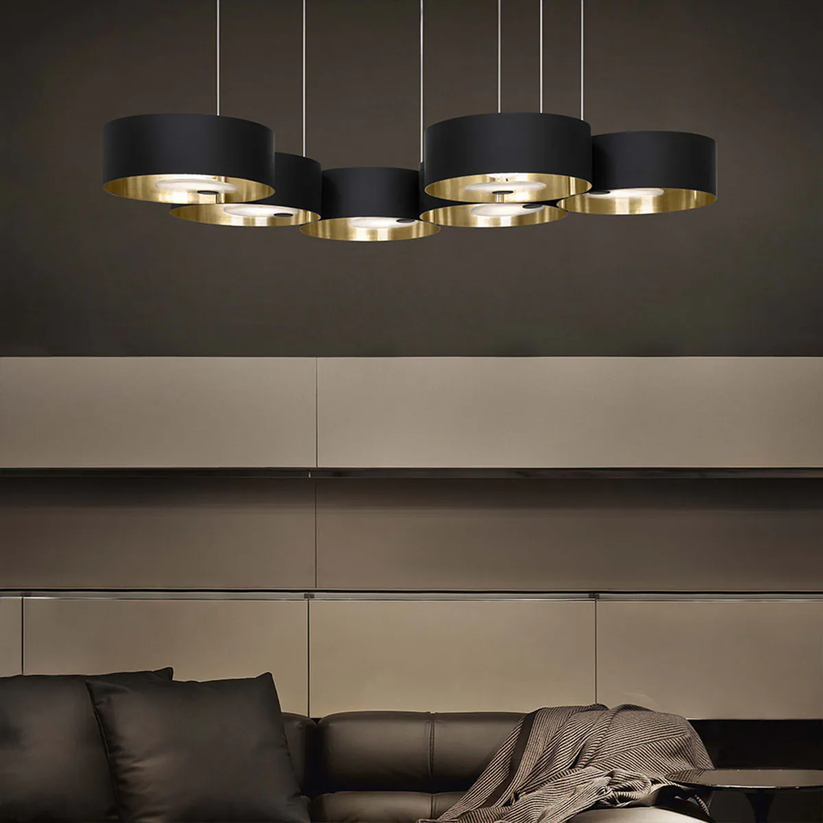 Sound OR6 Pendelleuchte, L: 120 cm, B: 80 cm, 6-flammig, Messing gebürstet & Schwarz matt, LED-Modul