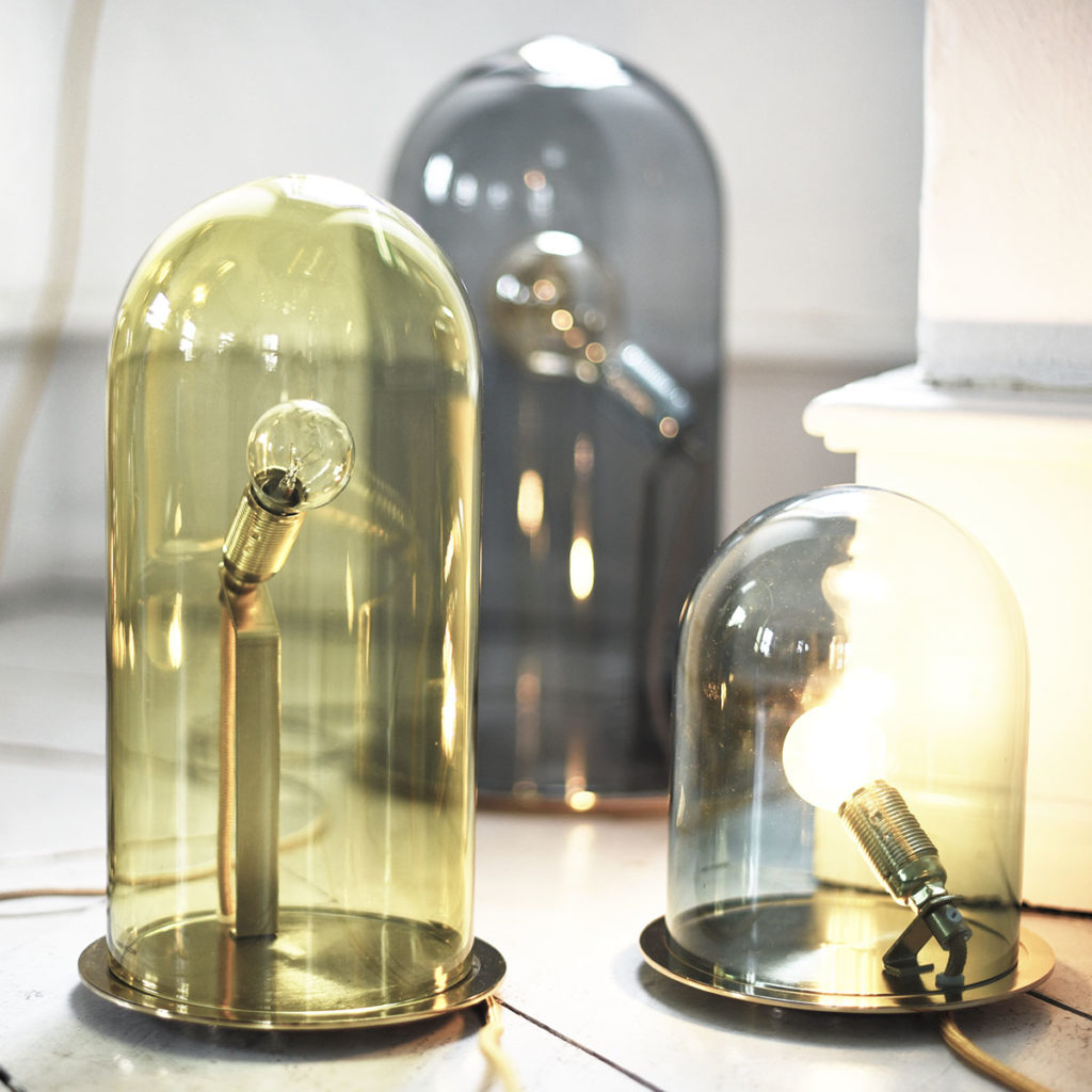 SpeakUp S Tischleuchte Ø 18 cm, H 33 cm, Clear SpeakUp S Tischleuchte Ø 18 cm, H 33 cm, Smokey Grey