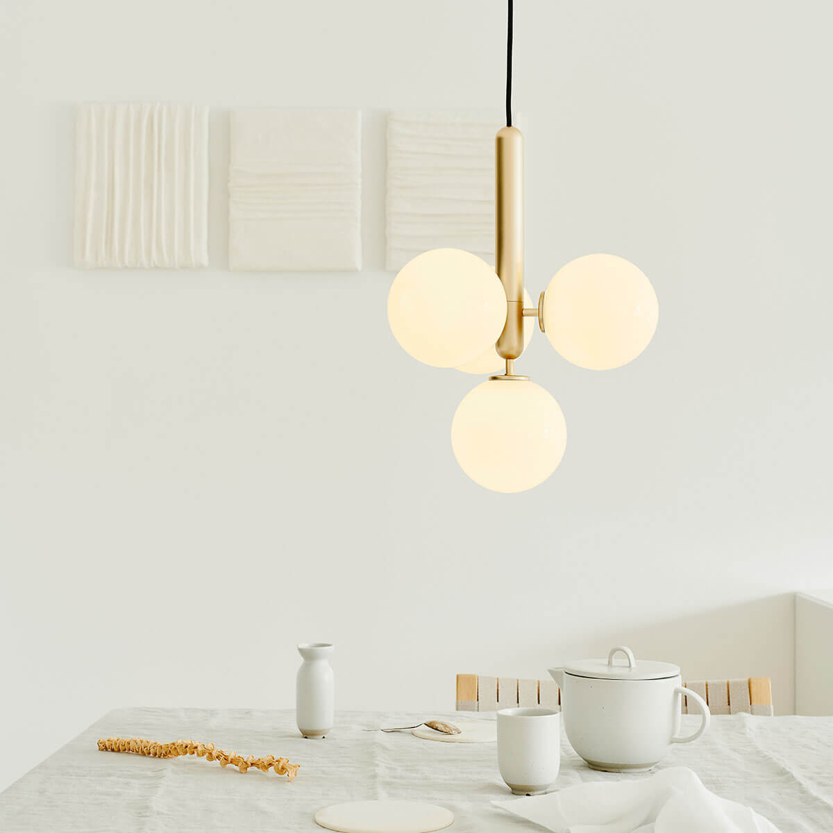 Nuura Miira 4 Pendelleuchte, Ø: 38 cm, Steingrau, Glas transparent