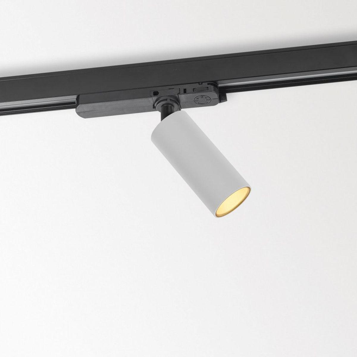 SPY 52 92720 ADM Schienenstrahler, Ø: 5,2 cm, Weiß, Extra-Warmweiß 2700K, 20° SPY 52 93045 ADM Schienenstrahler, Ø: 5,2 cm, Weiß, Warmweiß 3000K, 45°