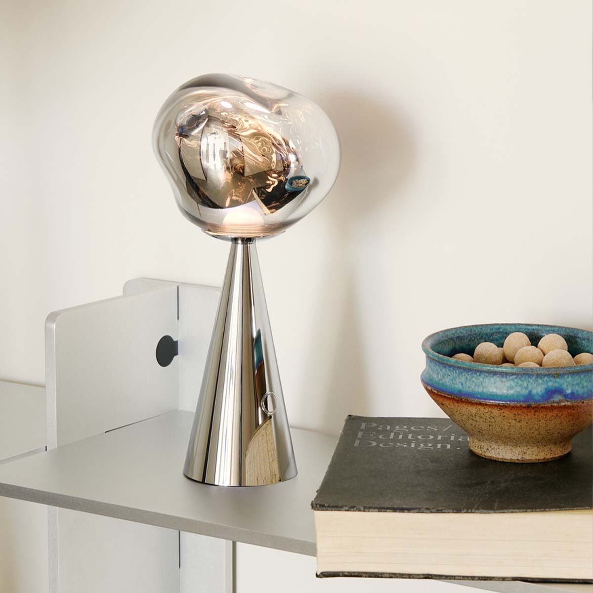 Tom Dixon Melt Portable Akku LED Tischleuchte, Ø: 13 cm, H: 28,5 cm, Schwarz Tom Dixon Melt Portable Akku LED Tischleuchte, Ø: 13 cm, H: 28,5 cm, Kupfer