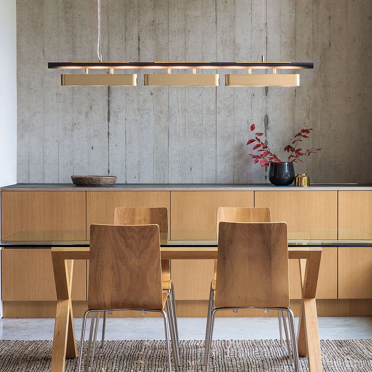 Bert Frank Colt Hängeleuchte, L: 140 cm, 3-flammig aus poliertes Messing und Stahl – britische Luxusleuchte, gerichtete Beleuchtung