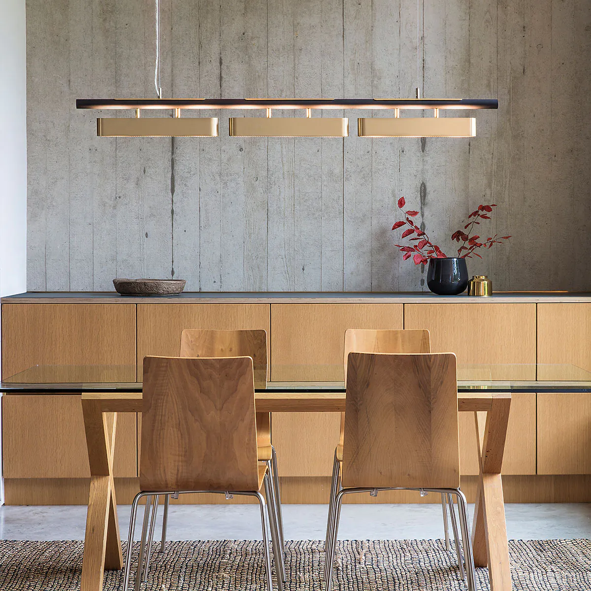 Bert Frank Colt Hängeleuchte, L: 140 cm, 3-flammig aus poliertes Messing und Stahl – britische Luxusleuchte, gerichtete Beleuchtung