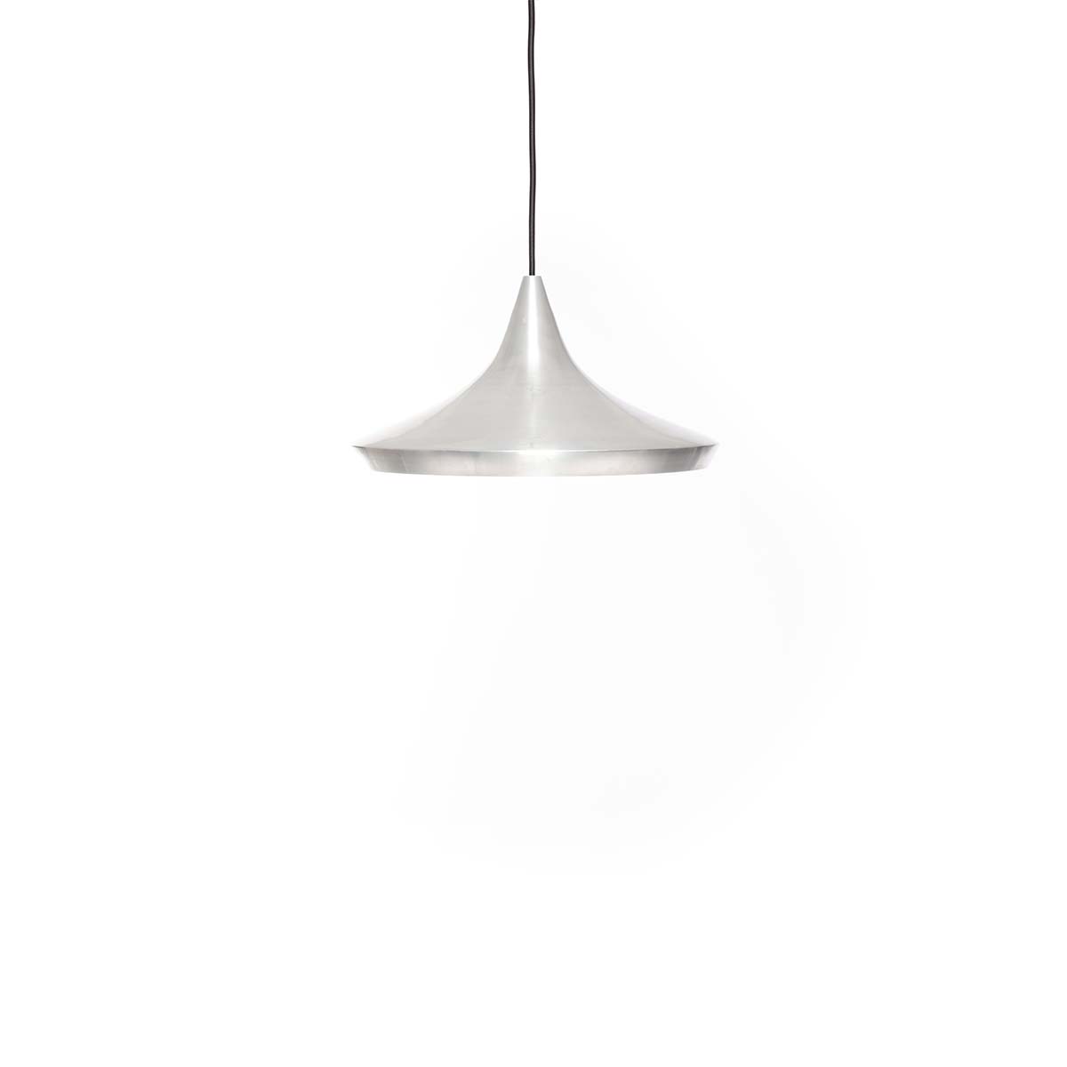 Tom Dixon Unbeaten Wide LED Pendelleuchte, Aluminium, Ø: 36 cm, H: 18 cm Tom Dixon Unbeaten Wide LED Pendelleuchte, Aluminium, Ø: 36 cm, H: 18 cm