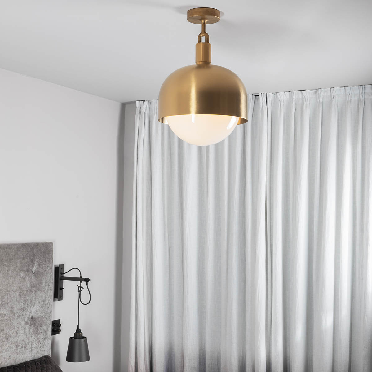 Buster + Punch Forked Deckenleuchte, Globe + Shade, Medium, Stahl / Rauchglas