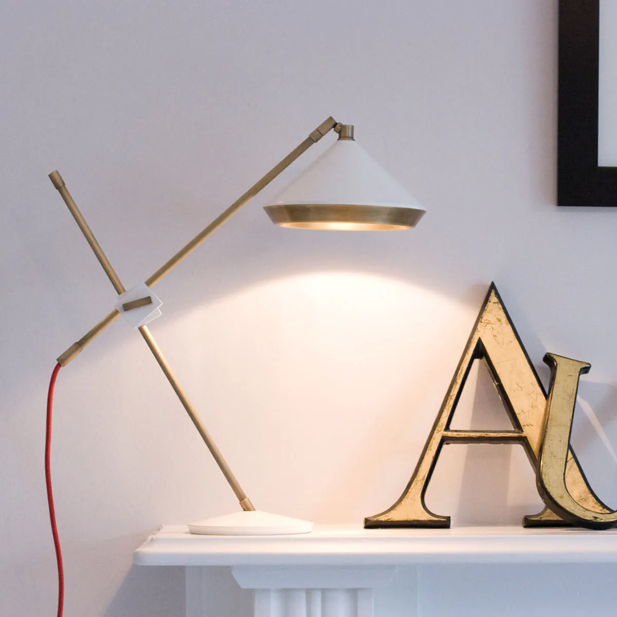 Shear Tischleuchte, H: 47 cm, Schwarz, Messing- Ausstellungsstück