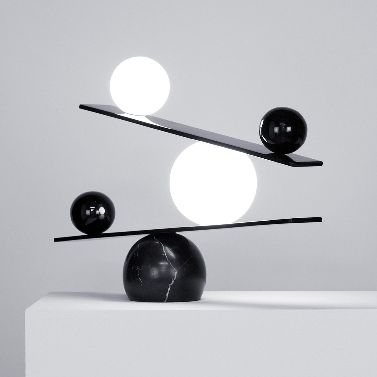 Balance Tischleuchte schwarz - Ausstellungsstück