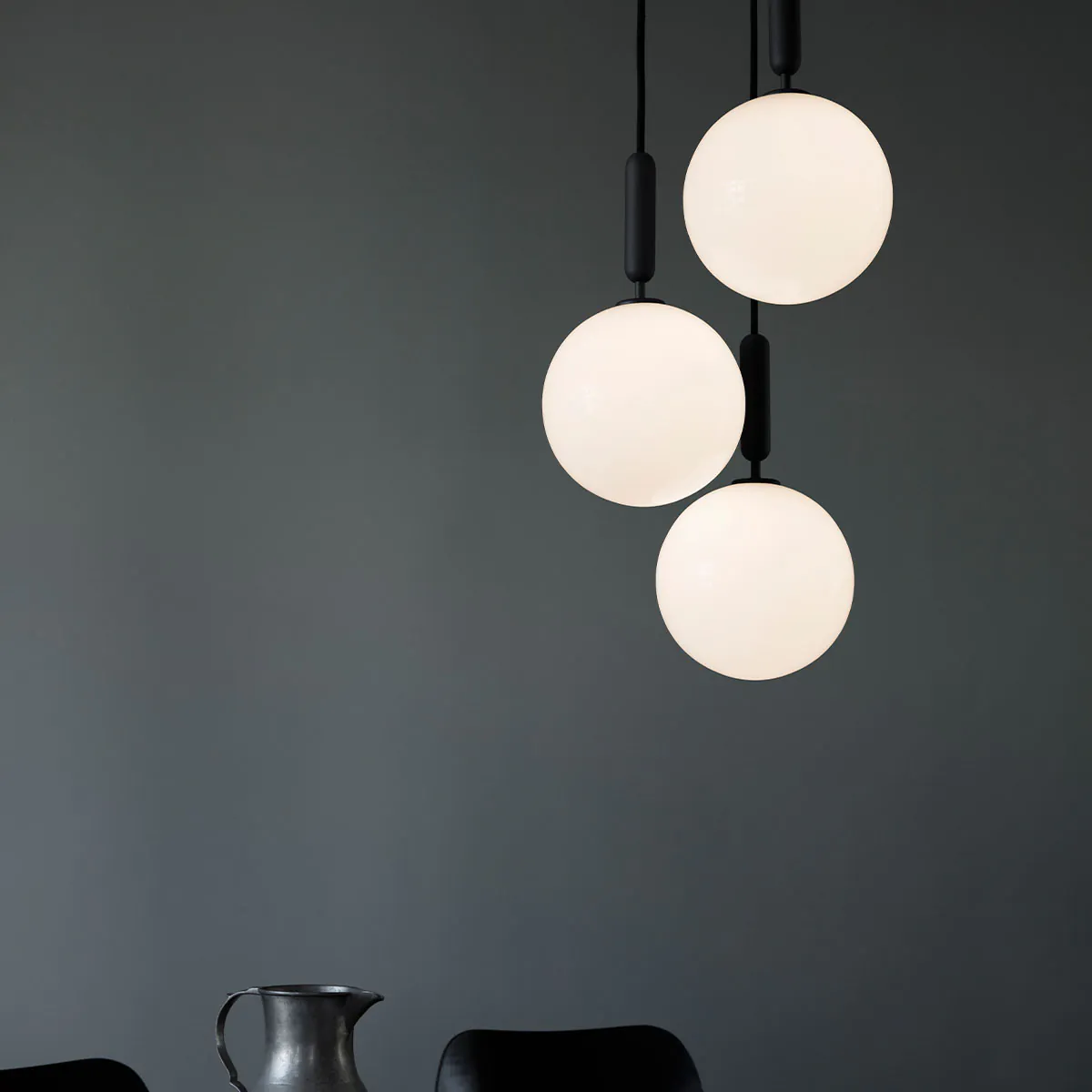 Miira 3 Large Pendelleuchte, Ø: 37 cm, Steingrau, Opalglas - Ausstellungsstück