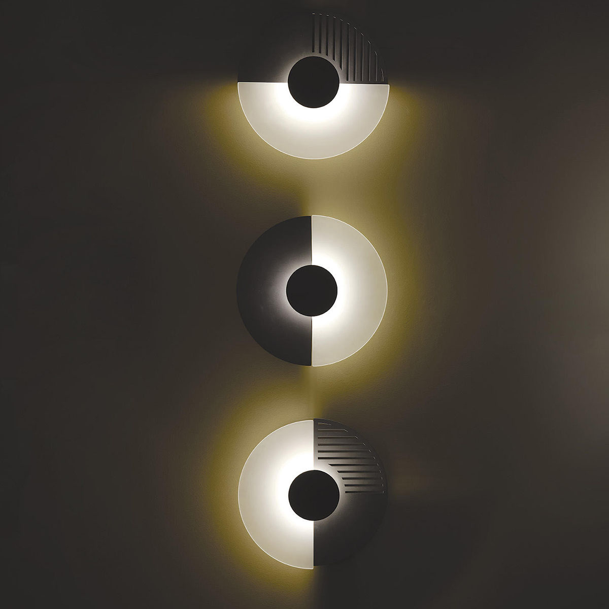 DCW Editions Midnight 325 Solid Wandleuchte, Ø: 32,5 cm, 7,5W, 2700K - Ausstellungsstück