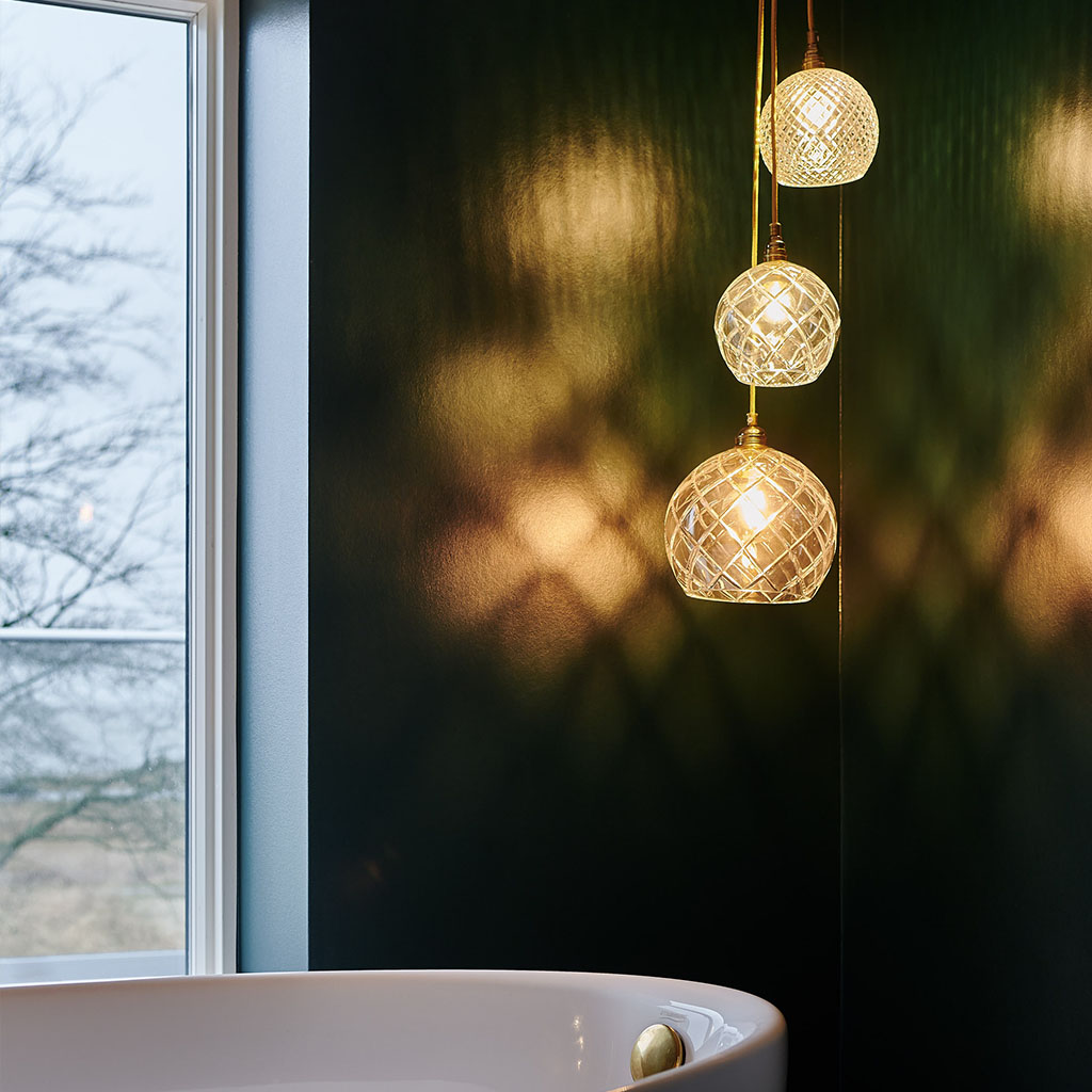 Rowan Pendelleuchte Crystal S Ø 15,5 cm, Gold, Swirl Rowan Pendelleuchte Crystal L Ø 28 cm, Silber, Large Check