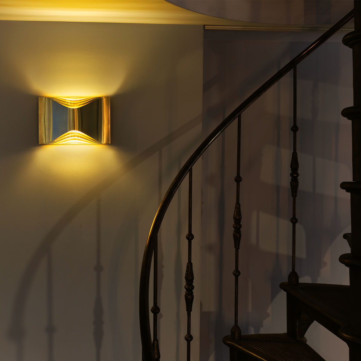 DCW Editions Respiro L Wandleuchte B: 29 cm Gold Modern – Detailansicht aus Gold, LED für Bad