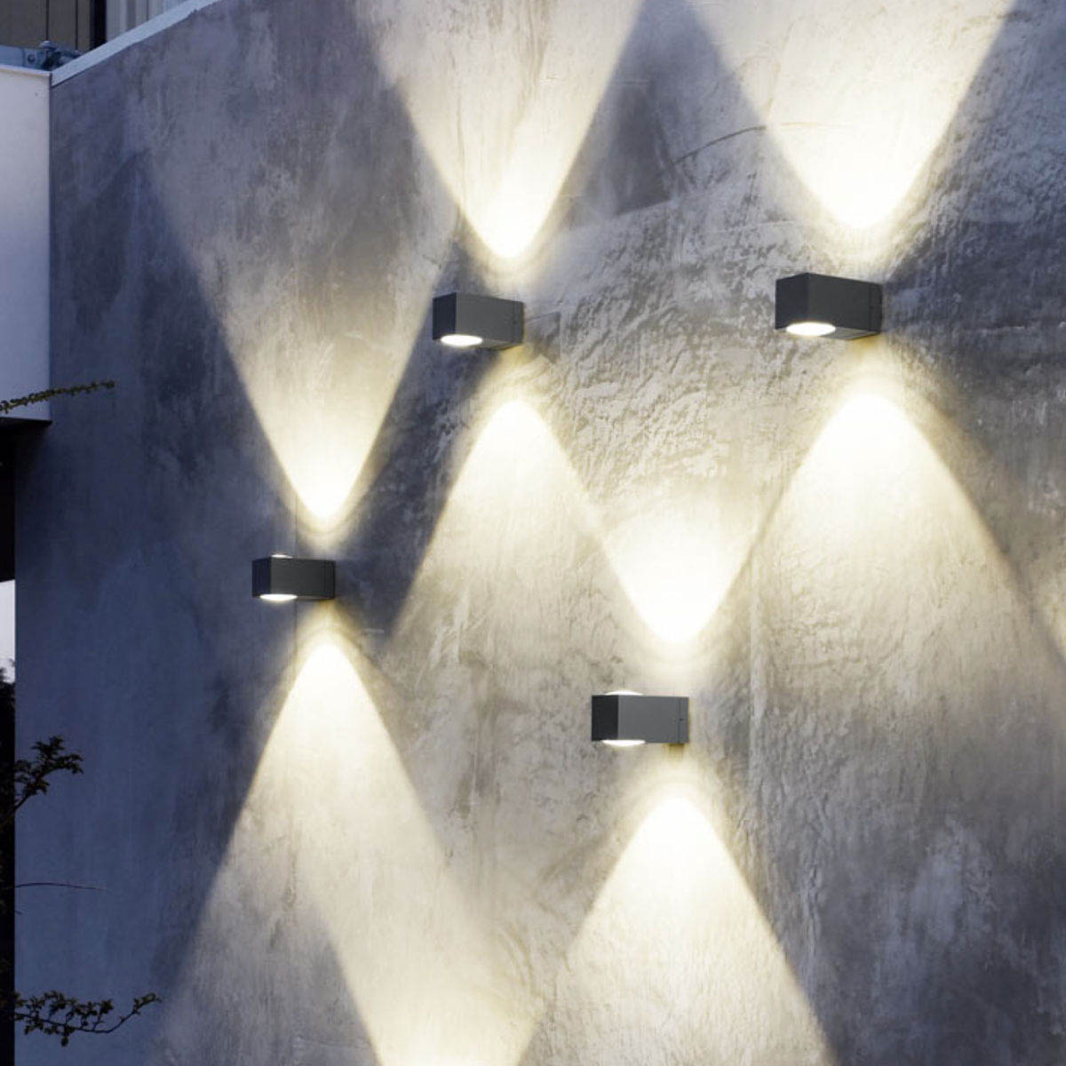 IP44-como-außen-wandleuchte-mood-3: Rechteckige Wandleuchte für außen an der Wand befestigt – warmweiß für Terrasse IP44-como-außen-wandleuchte-mood-3: Rechteckige Wandleuchte für außen an der Wand befestigt – warmweiß für Eingangsbereich