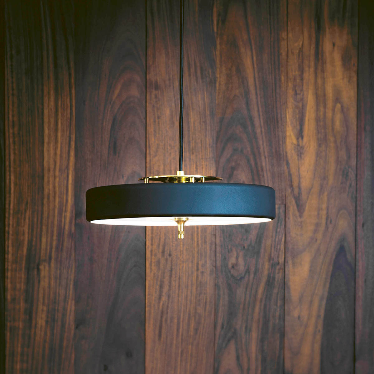 Revolve Rise & Fall Pendelleuchte, Ø: 35 cm, Blau, Messing gebürstet