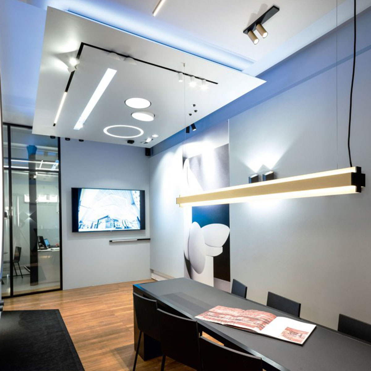 ONE-AND-ONLY P12 DOWN-UP 930 Pendelleuchte, Weiß, nicht dimmbar, L: 118,1 cm ONE-AND-ONLY P20 DOWN-UP 930 DIM5 Pendelleuchte, Schwarz, DALI, L: 190,2 cm