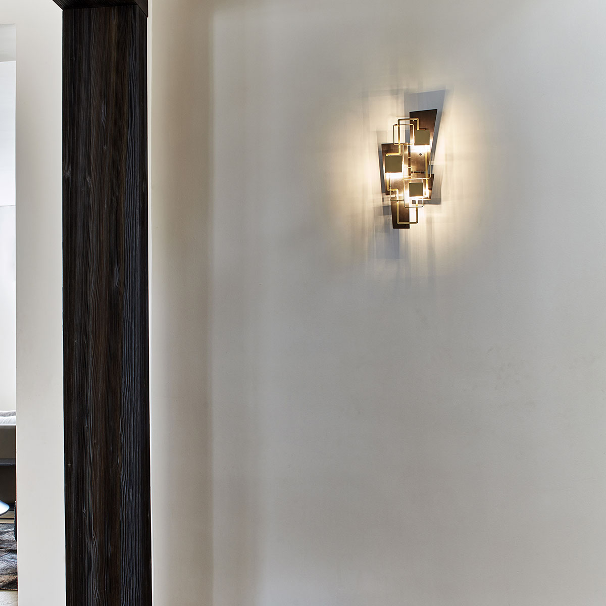 Map 2 Wall Wandleuchte, H: 39 cm in Messing Schwarz – stilvolles Design von DCW Editions für den Flur