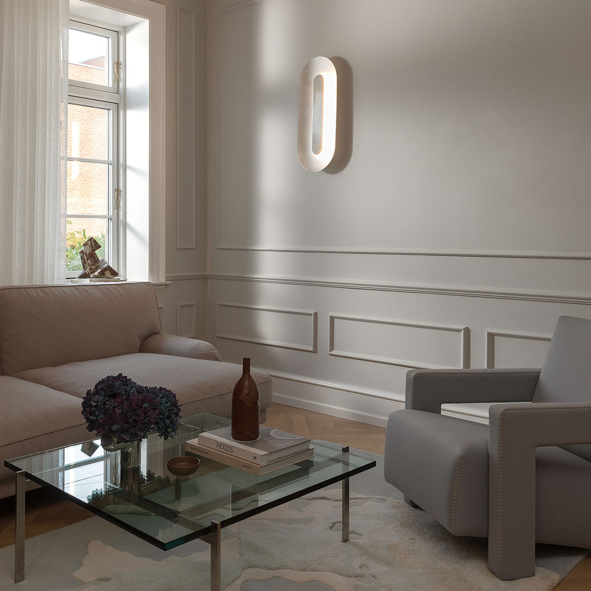 Sasi Large Wandleuchte, H: 65 cm, Silber Sasi Large Wandleuchte, H: 65 cm, Silber