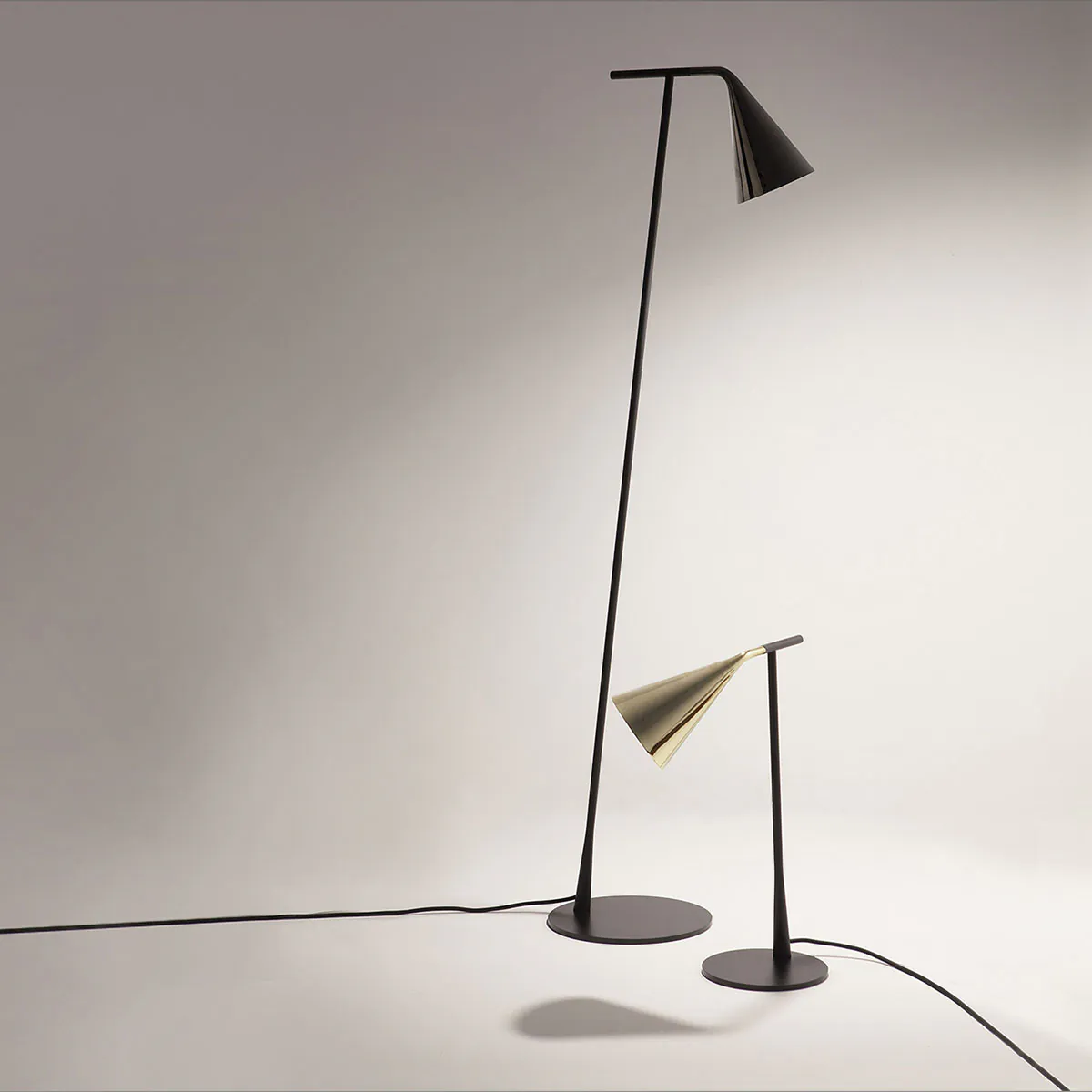 Gordon 561.61 Stehleuchte H: 140 cm, Schwarz Matt & Schwarz Chrom